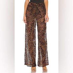 Ivanna Pant in Brown Leopard
Camila Coelho
Color:Brown Leopard